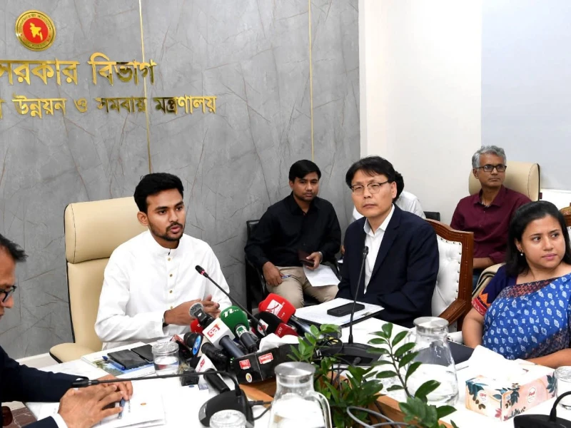স্বাস্থ্য উপদেষ্টা ক্যানসারে আক্রান্ত, সিঙ্গাপুরে চিকিৎসার বিষয়টি মানবিক : উপদেষ্টা আসিফ