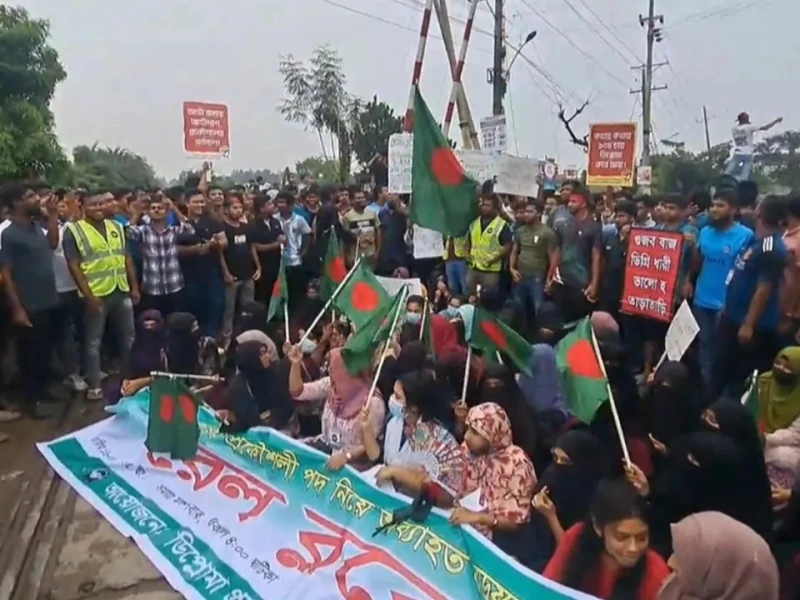 Diploma Engineers Block Highways in Gazipur