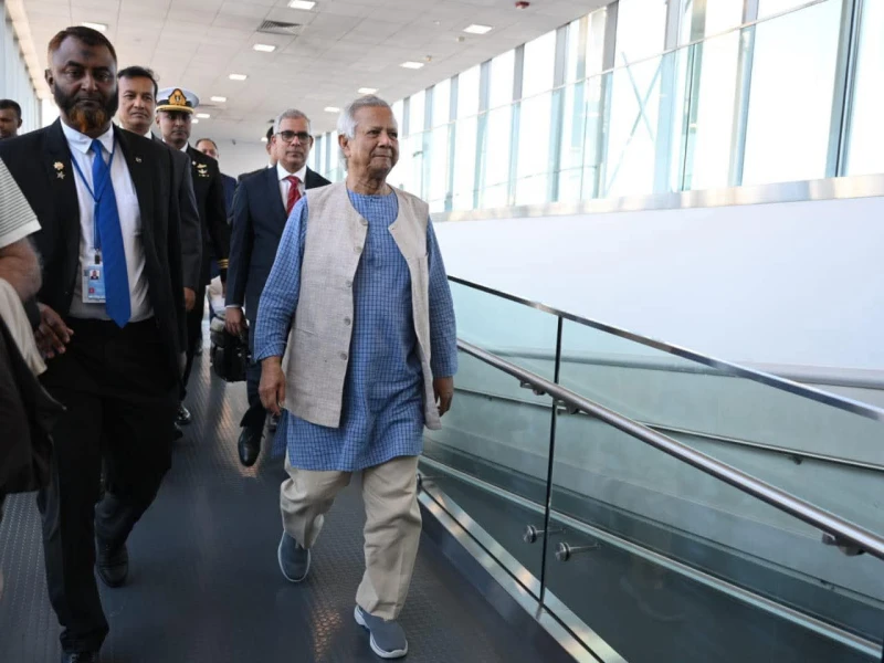 Prof Yunus Meets Trump, Extends Invitation to Visit Bangladesh