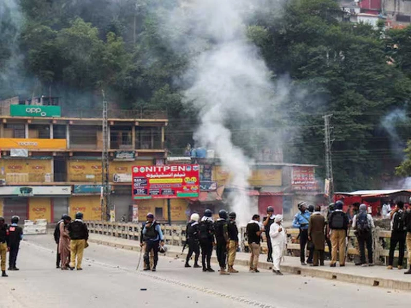 পাকিস্তান নিয়ন্ত্রিত কাশ্মীরে সহিংস বিক্ষোভে নিহত ৮