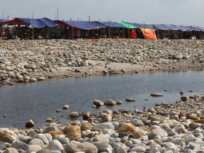 সাদাপাথরে পর্যটক বাড়লেও ঝুঁকি রয়ে গেছে ভাঙা–কাটা পাথরে