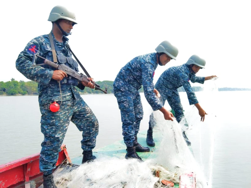 Navy launches operation with 17 warships to protect Hilsa