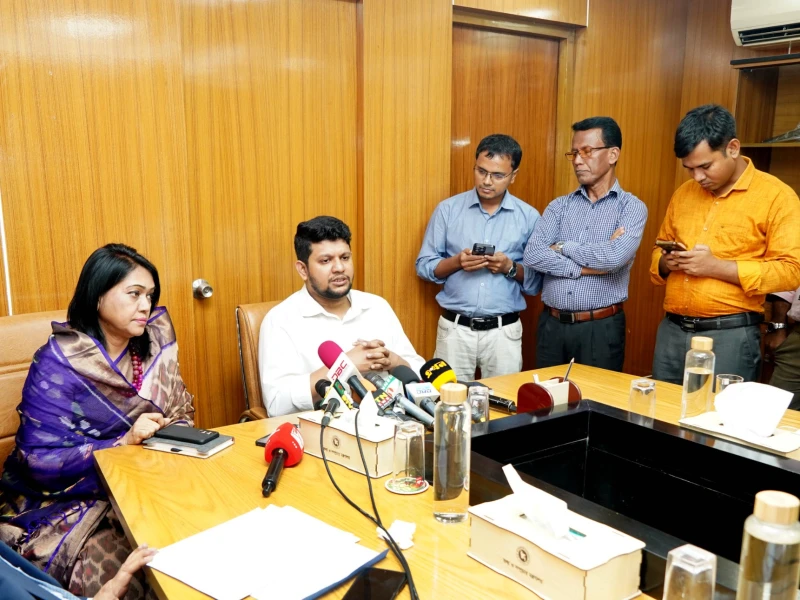 বেসরকারি টিভি চ্যানেলের নিজস্ব আচরণবিধি জনসমক্ষে প্রকাশ করতে তথ্য উপদেষ্টার আহ্বান