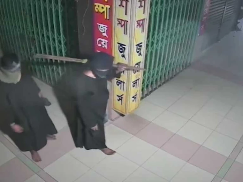 Robbers Loot 500 Bhoris of Gold from Jewellery Shop in Mouchak