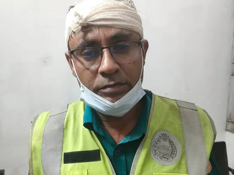 টঙ্গীতে ট্রাফিক পুলিশকে আঘাত, অটোরিকশার চালক আটক