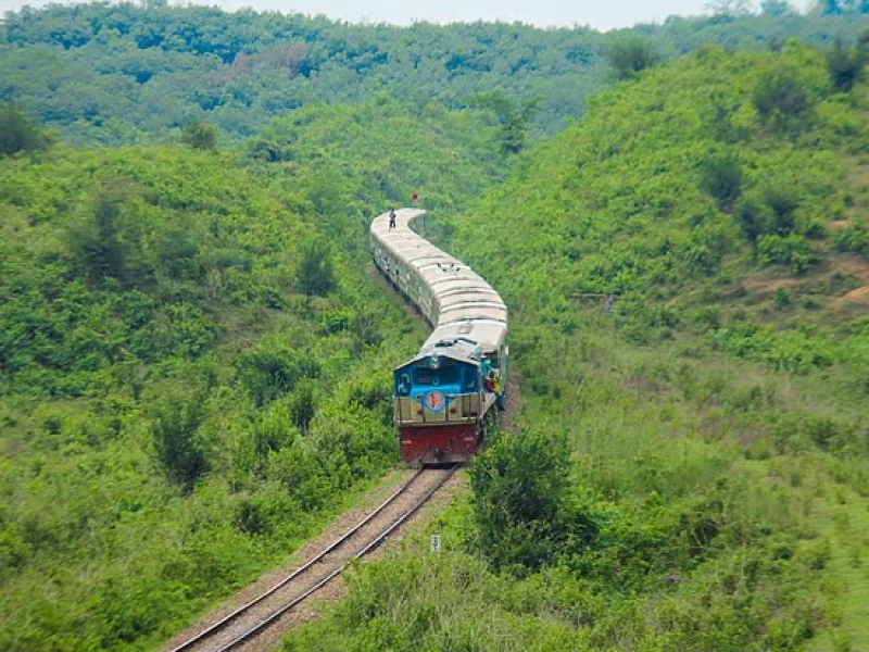 স্মার্ট পরিকল্পনায় সাশ্রয়ী ভ্রমণ: খরচ বাঁচিয়ে ঘোরা যায় দেশজুড়ে