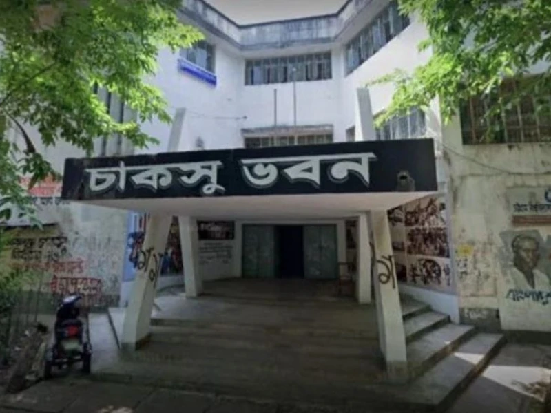 উৎসবমুখর পরিবেশে চাকসু নির্বাচনে ভোট গ্রহণ