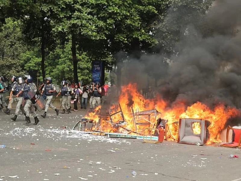 Police baton-charge, fire tear gas at July warriors near Parliament