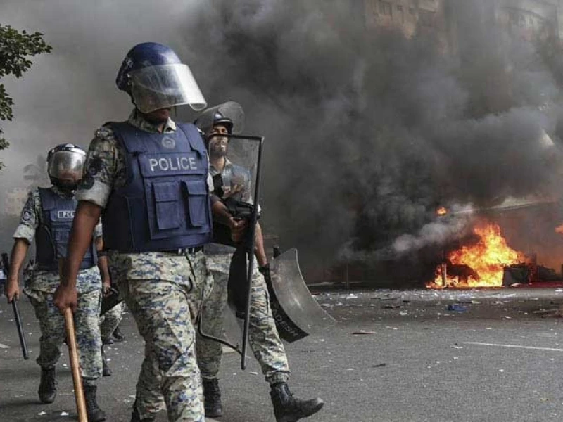 জুলাই সনদ ঘিরে সংসদ এলাকায় সংঘর্ষ, গাড়ি ভাঙচুর ও আগুন, দুজন আটক