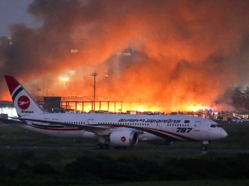শাহজালাল বিমানবন্দরে আগুনে ঢাকাগামী ফ্লাইট স্থগিত, সিলেটে যাত্রীদের ট্রেনে পাঠানোর ব্যবস্থা