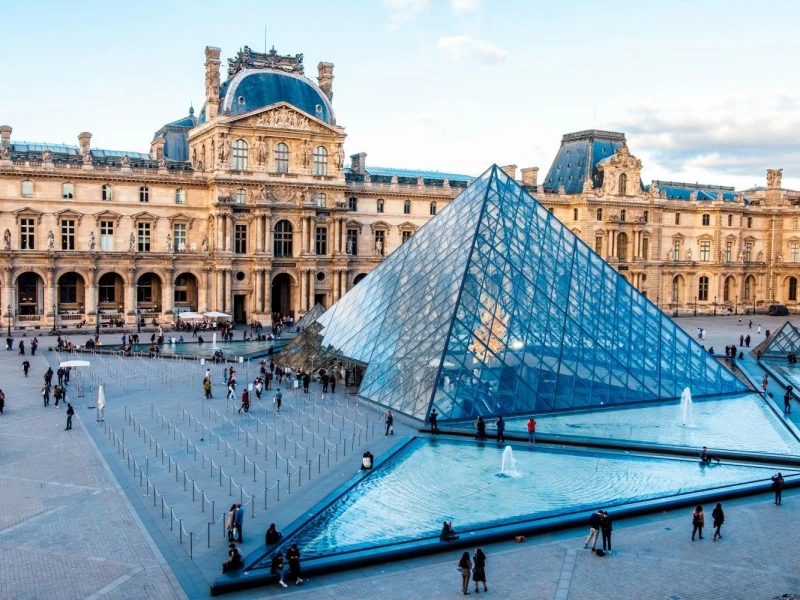 Robbers Loot French Crown Jewels From Louvre