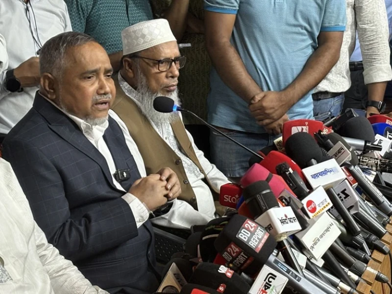 গণভোট আগে, নির্বাচনের প্যাঁচ নয়: প্রধান উপদেষ্টাকে জামায়াতের অনুরোধ