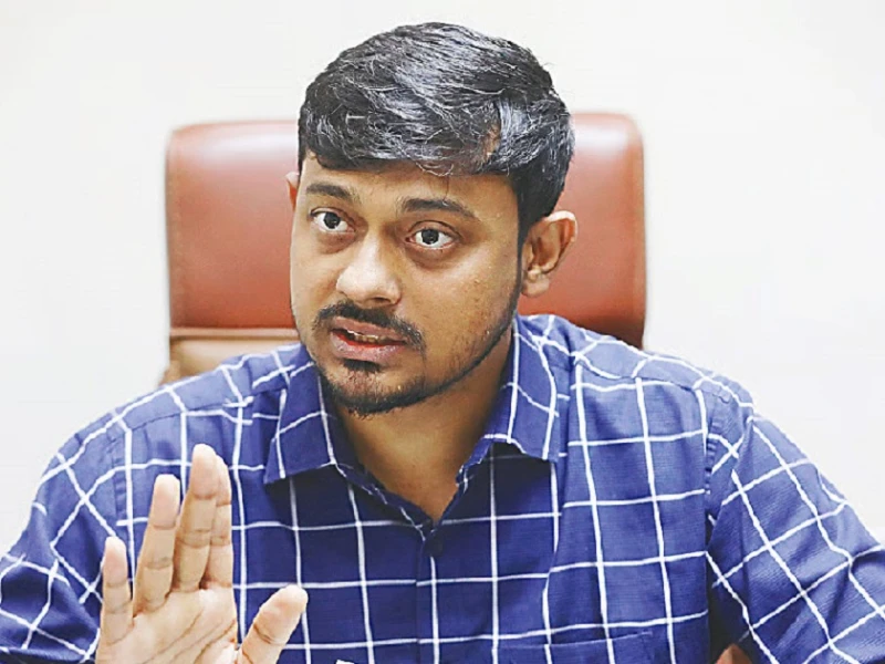 মধ্যরাতের গুজব, স্বপদেই আছেন নাসিরুদ্দিন