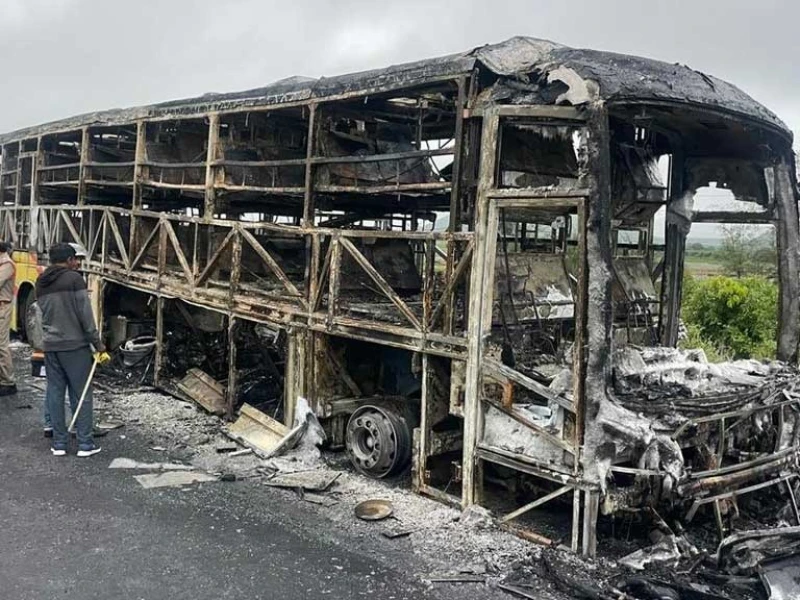 At least 25 burnt alive as bus catches fire after crash in India