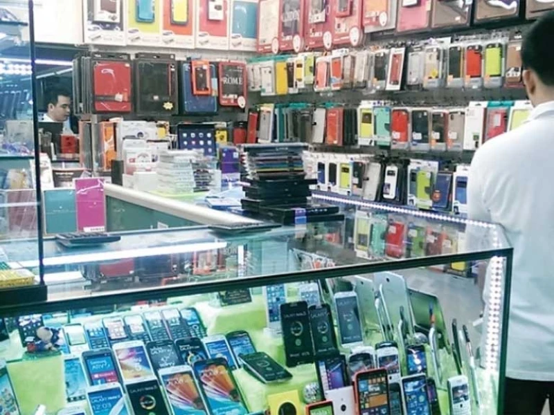 হ্যান্ডসেট নিবন্ধন: ব্যবসা হারানোর শঙ্কায় ‘গ্রে মার্কেট’