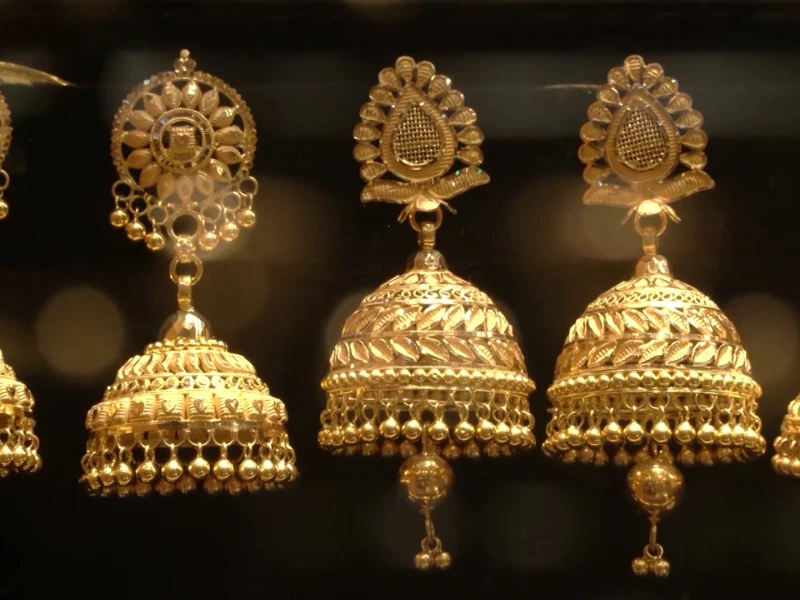 Gold price falls below Tk 2 lakh per bhori after fourth consecutive cut