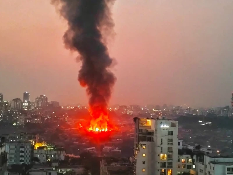 কড়াইল বস্তিতে আগুন