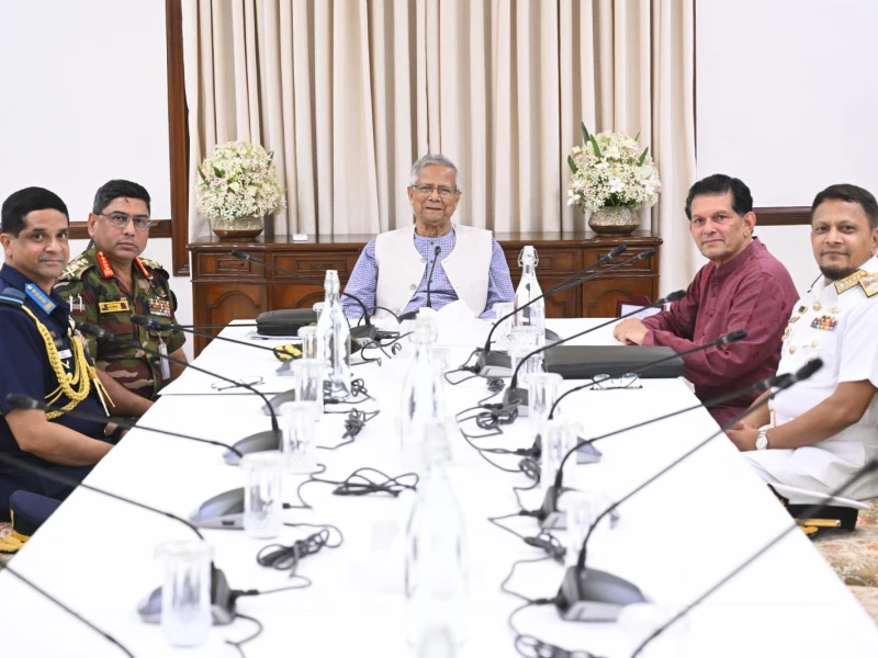 CA meets Armed Forces Chiefs, discusses election preparedness