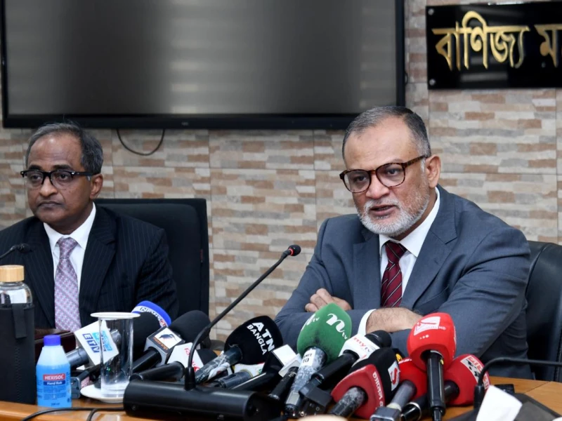 Govt may allow onion import if prices don’t fall this week: Commerce Adviser