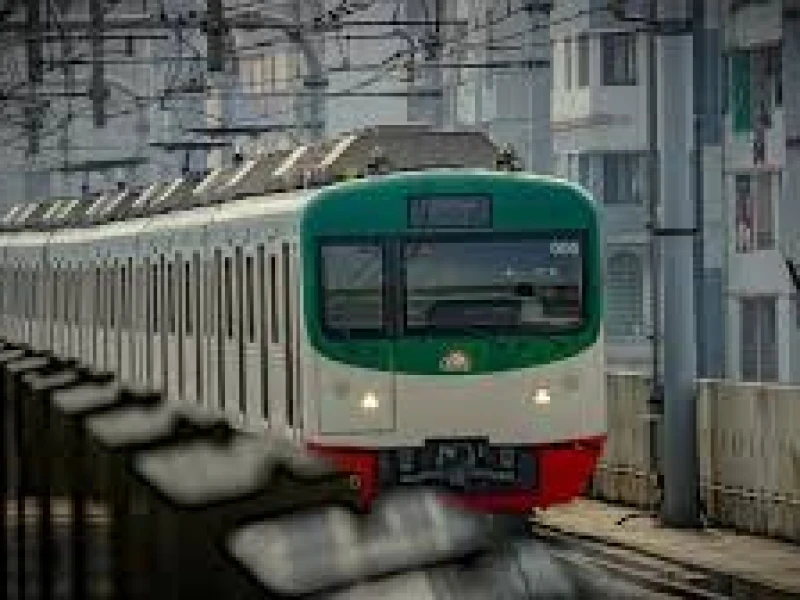 মেট্রোরেলের লাইনে ড্রোন পড়ে ট্রেন চলাচল ৯ মিনিট বন্ধ