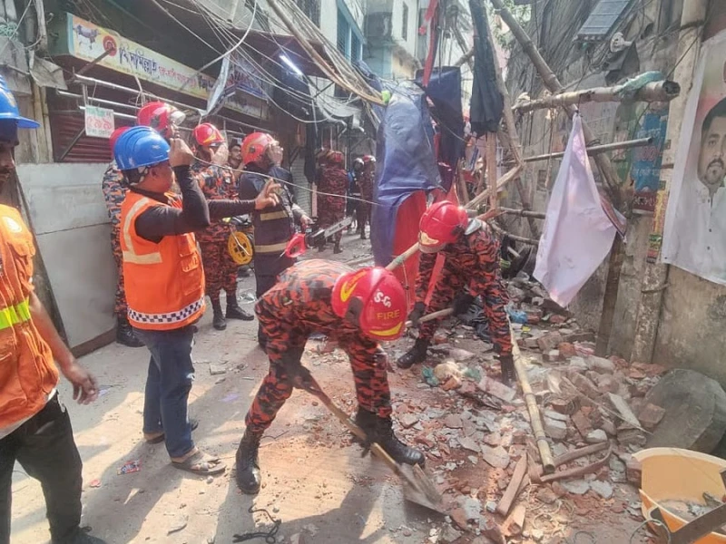 ভূমিকম্পে আতঙ্ক–হুড়োহুড়ি: সচেতনতার ঘাটতিতে সমালোচনা