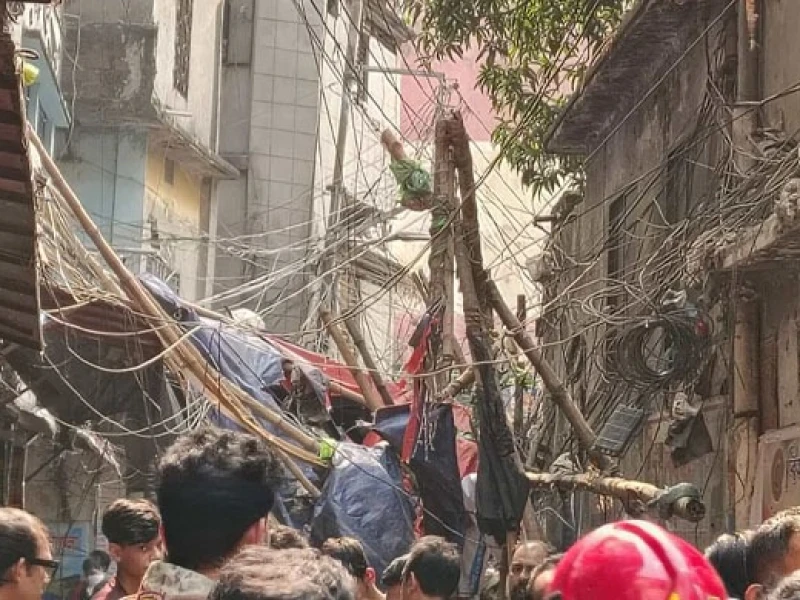 পুরান ঢাকার শতবর্ষী স্থাপত্যে ভূমিকম্পের ঝুঁকি, বাসিন্দাদের আতঙ্ক বাড়ছে