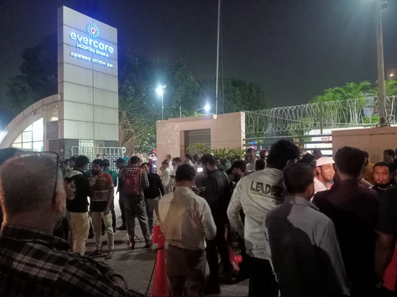 উন্নত চিকিৎসার জন্য ঢাকা মেডিকেল থেকে এভারকেয়ারে নেয়া হলো হাদীকে