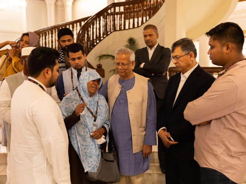 হাদির পরিবারের সঙ্গে সাক্ষাৎ করলেন প্রধান উপদেষ্টা