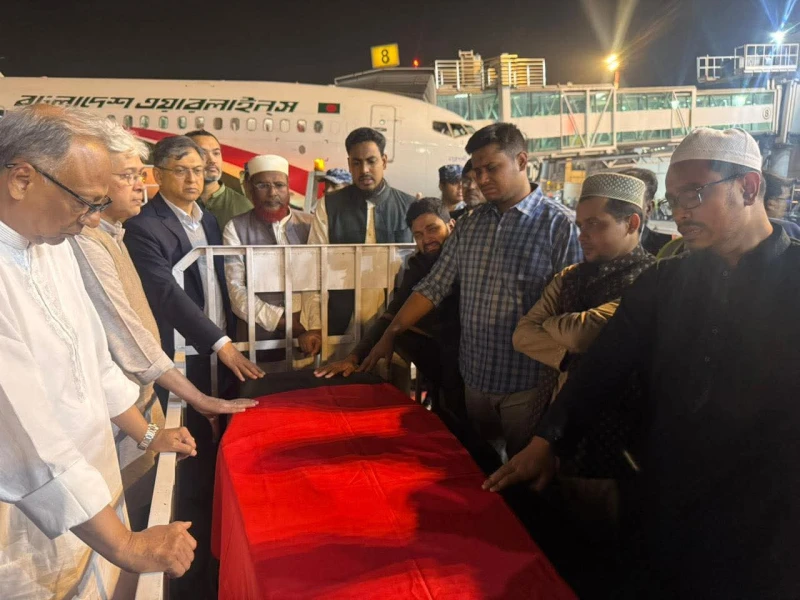 Hadi’s Body Arrives in Dhaka