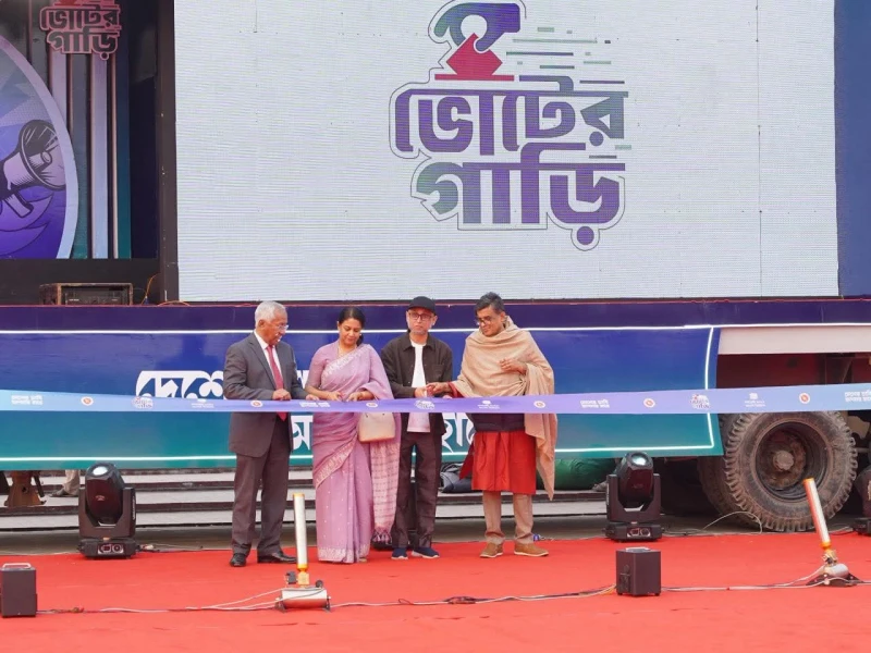 গণভোটের প্রচারণায় যাত্রা শুরু ভোটের গাড়ির