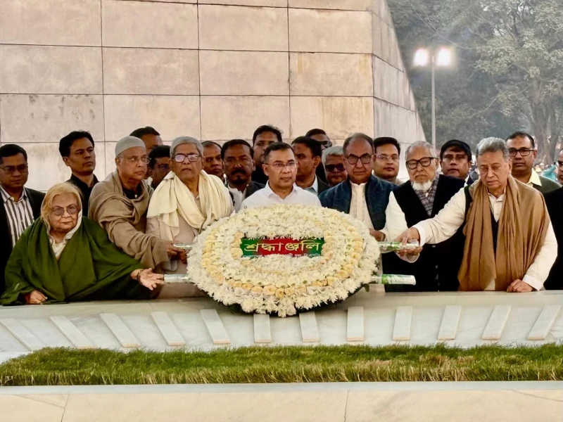 জিয়াউর রহমানের সমাধিতে শ্রদ্ধা জানালেন তারেক