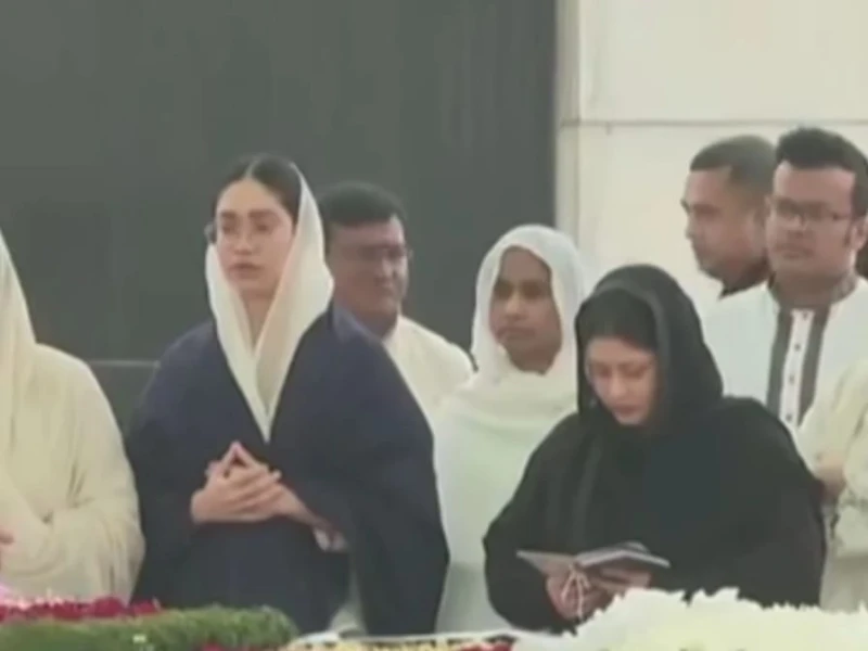 জিয়াউর রহমান-খালেদা জিয়ার সমাধিতে পরিবারের সদস্যদের শ্রদ্ধাঞ্জলি