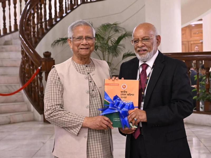 সরকারি চাকরিজীবীদের বেতন বাড়ছে, প্রতিবেদন পেশ