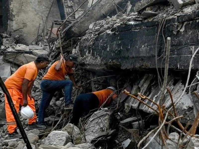 Search continues at Karachi’s Gul Plaza as death toll climbs past 60