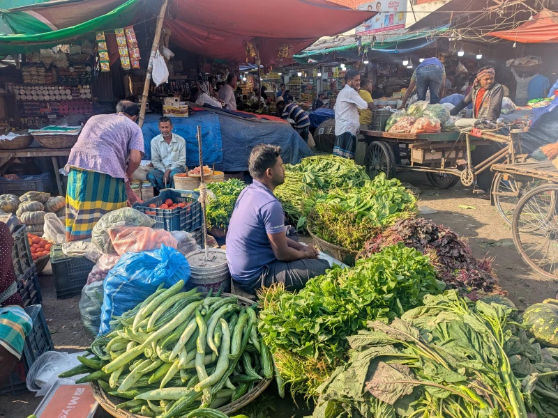 Prices of chicken, chickpeas, fruits surge in Dhaka ahead of Ramadan