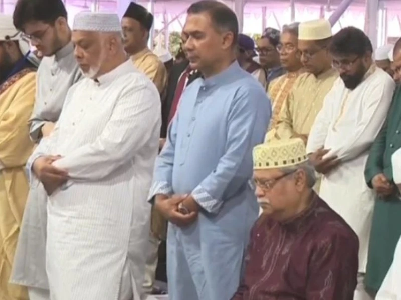 ঈদুল ফিতরের প্রধান জামাত অনুষ্ঠিত, অংশ নিলেন রাষ্ট্রপতি ও প্রধানমন্ত্রী