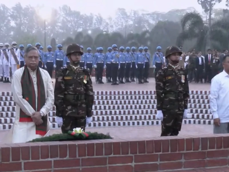 স্মৃতিসৌধে বীর শহীদদের প্রতি রাষ্ট্রপতি ও প্রধানমন্ত্রীর শ্রদ্ধা