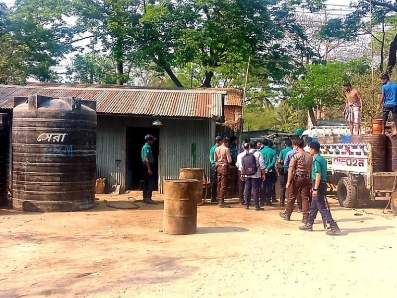 অবৈধ তেল কারবার ঠেকাতে জেলায় জেলায় ভিজিলেন্স টিম, পতেঙ্গায় ৬ হাজার লিটার ডিজেল উদ্ধার