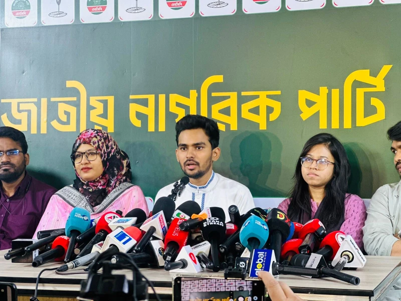 নিজের ও পরিবারের ব্যাংক হিসাব প্রকাশ করলেন সাবেক উপদেষ্টা আসিফ