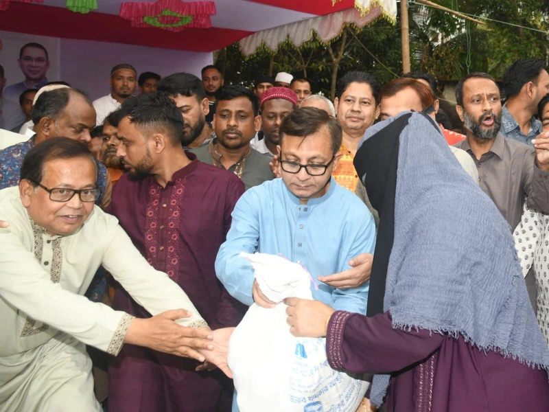 ঈদ যাত্রায় বিশ্ববাজারে জ্বালানি মূল্য বৃদ্ধির প্রভাব পড়বে না : বাণিজ্যমন্ত্রী