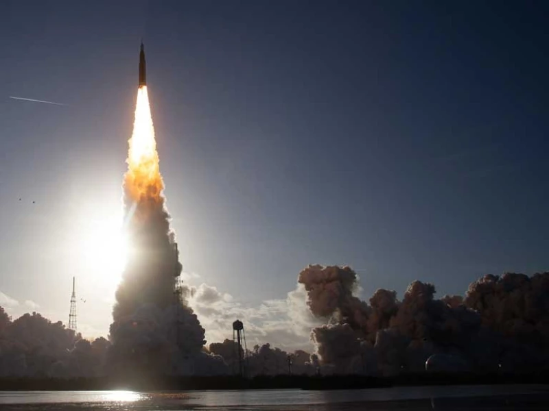 প্রায় অর্ধশতাব্দী পর আবার চাঁদের আঙিনা ঘুরে এল মানুষ।