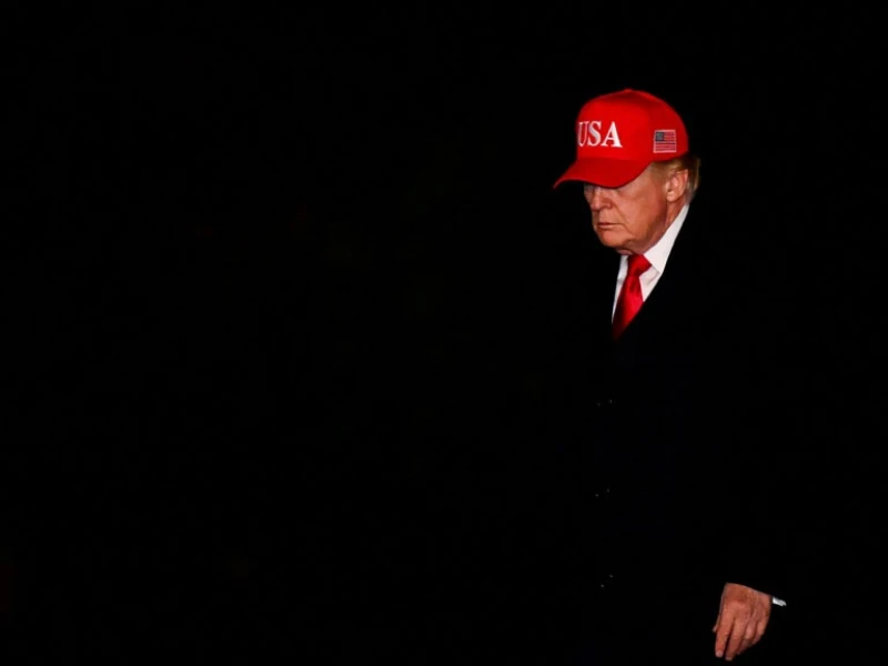 হরমুজ ঘিরে উত্তেজনা: ইরানের জাহাজ দেখলেই ধ্বংসের হুমকি ট্রাম্পের