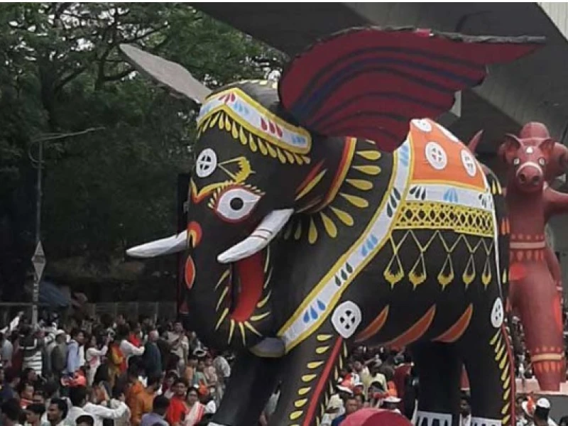 নববর্ষের প্রভাতে ঢাবিতে বৈশাখী শোভাযাত্রা, মোটিফে গণতন্ত্র ও সংস্কৃতির বার্তা