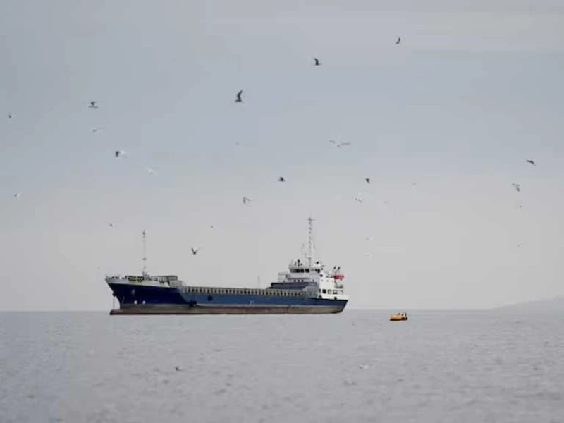 মার্কিন নৌ-অবরোধ উপেক্ষা করে হরমুজ পেরিয়ে ইরানি সুপারট্যাঙ্কার পারস্য উপসাগরে