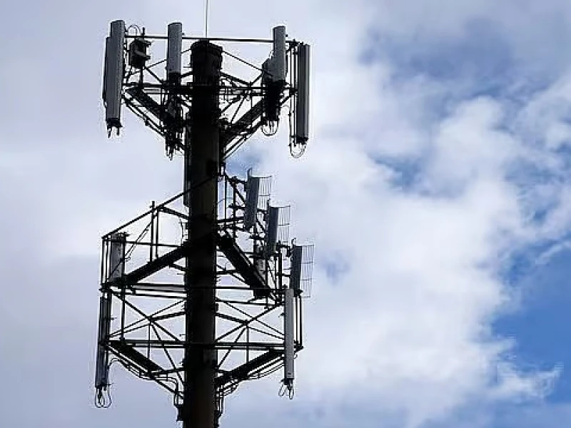 বিদ্যুৎ-জ্বালানি সংকটে মোবাইল সেবা ঝুঁকিতে, জরুরি পদক্ষেপ চায় অপারেটররা