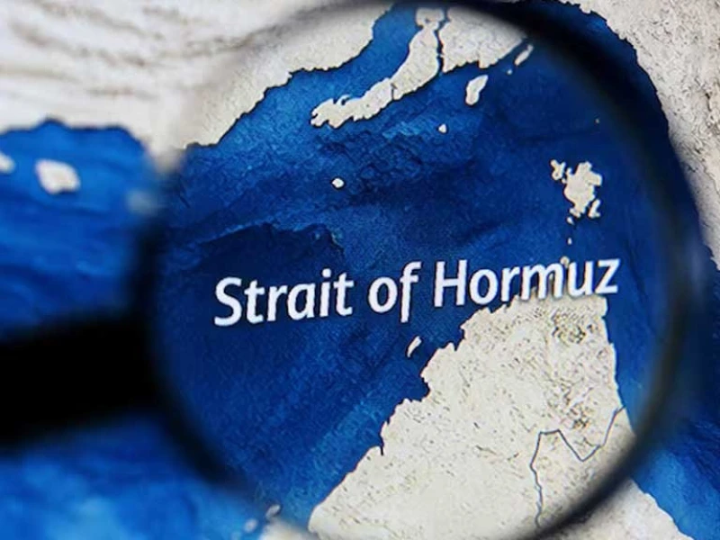 হরমুজে আটকা জাহাজে ক্রিপ্টো প্রতারণা, সতর্ক করল গ্রিক কোম্পানি