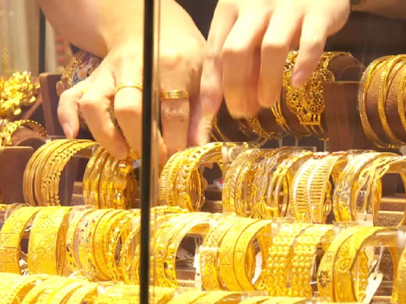 Gold price drops by Tk 3,266 per bhori in Bangladesh