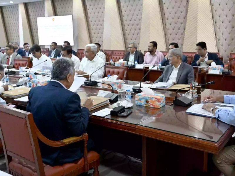 PM chairs ECNEC meeting at secretariat