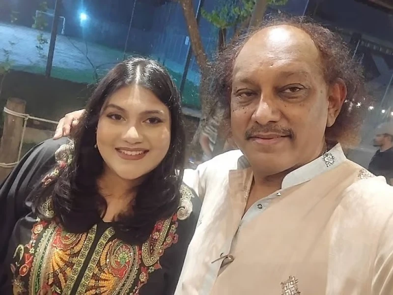 অভিনেত্রী কারিনা কায়সার মারা গেছেন
