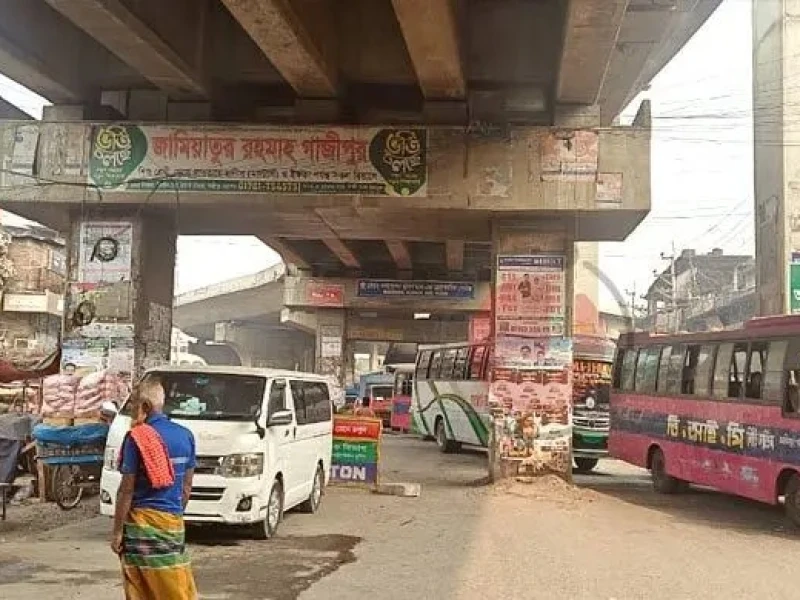 মহাখালী বাস টার্মিনাল ঘিরে যানজট, সমাধানে এআই ক্যামেরা ও স্থানান্তরের ভাবনা